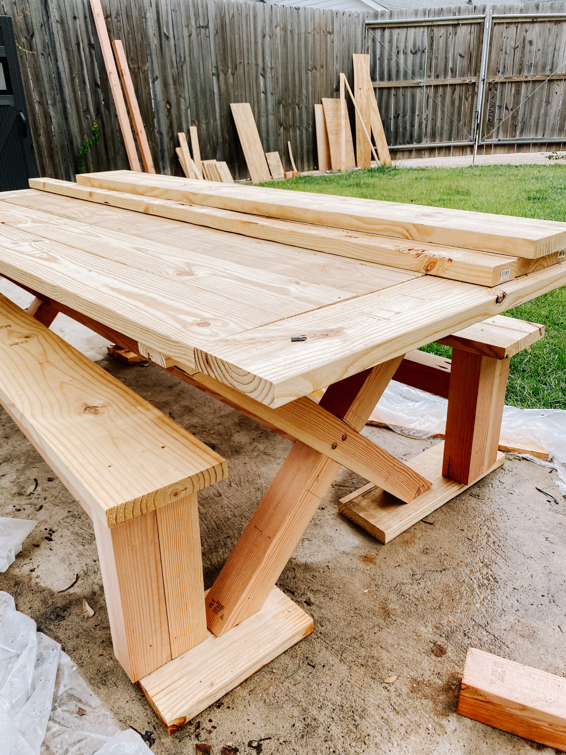 outdoor farmhouse table on Easy Diy Farmhouse Outdoor Table With Free Plans Included